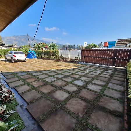 Wulan Cottages Lembang Exteriör bild