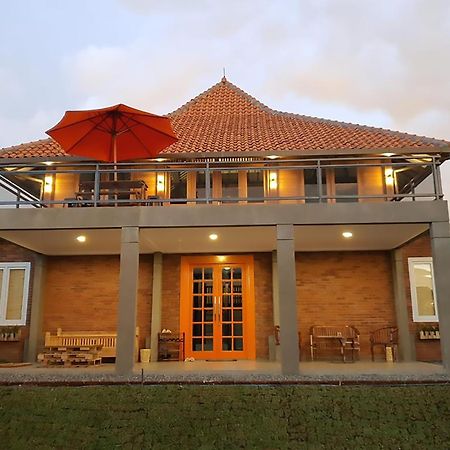 Wulan Cottages Lembang Exteriör bild